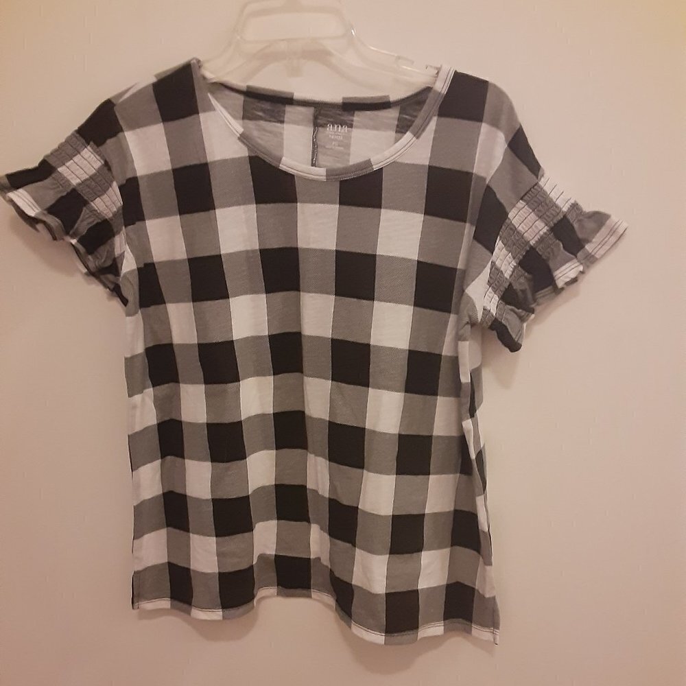 a.n.a Petite Small Black/White Checkered Top w/Scoop Neckline &  Caplet Sleeves